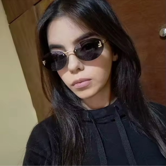 Retro F Stylish Black Sunglasses - Picture 9 of 15